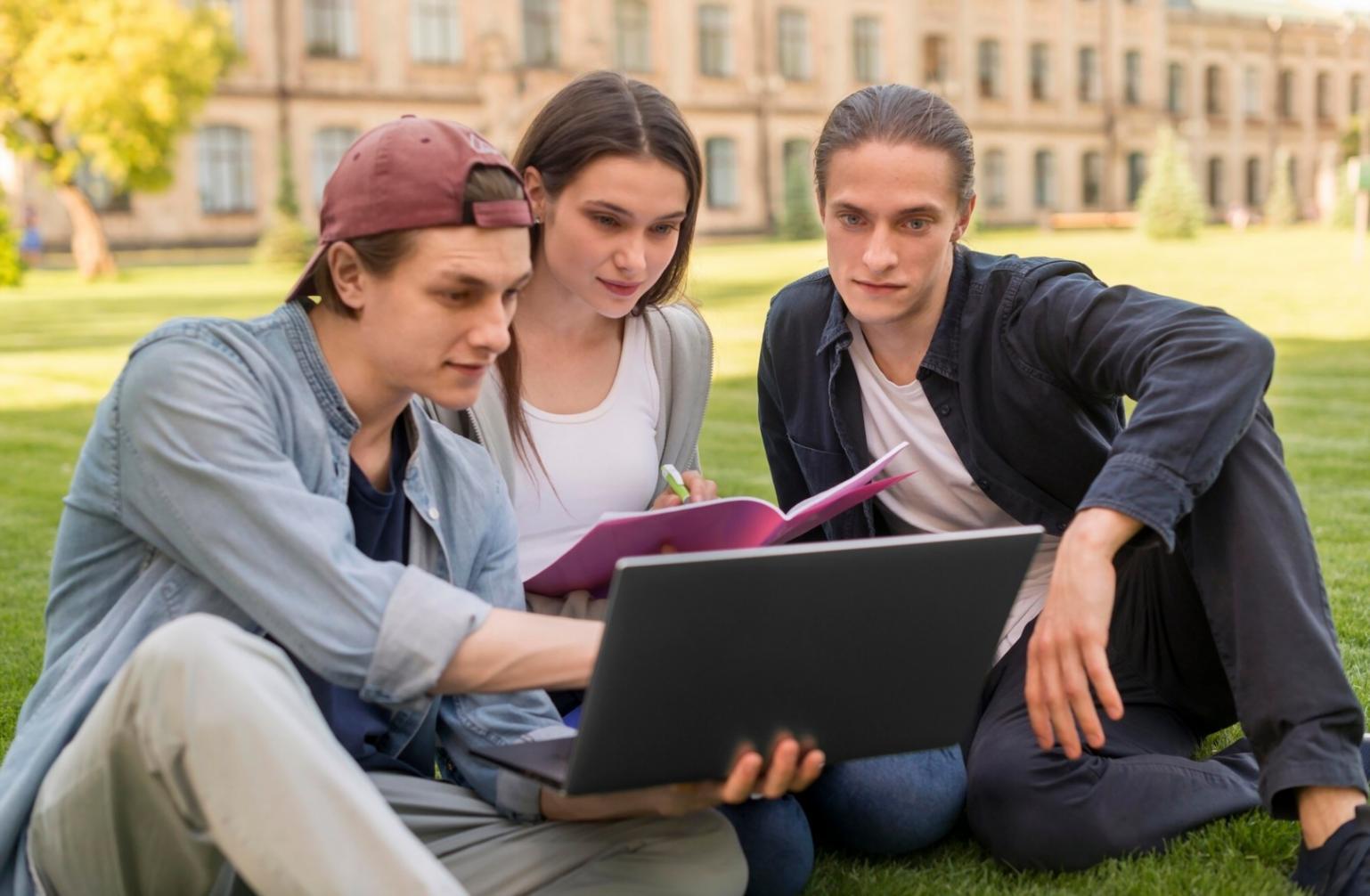 Participantes coordinando movimientos en sincronía